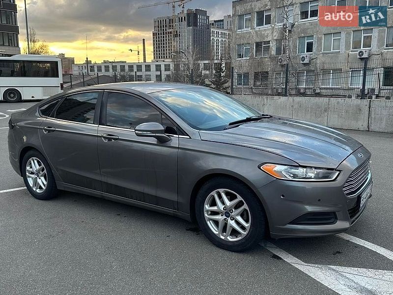 Седан Ford Fusion 2012 в Львові