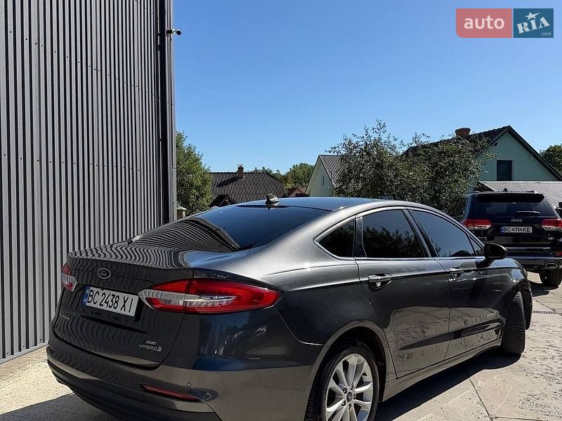 Седан Ford Fusion 2019 в Дрогобичі