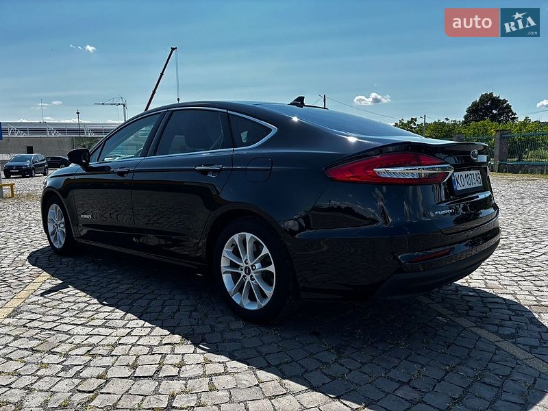 Седан Ford Fusion 2018 в Мукачево
