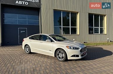 Седан Ford Fusion 2015 в Рівному