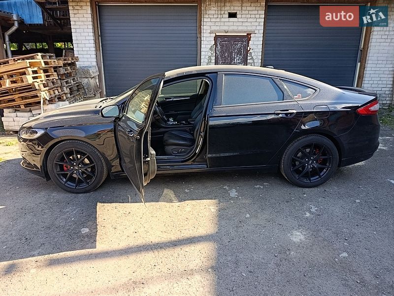 Седан Ford Fusion 2015 в Рівному