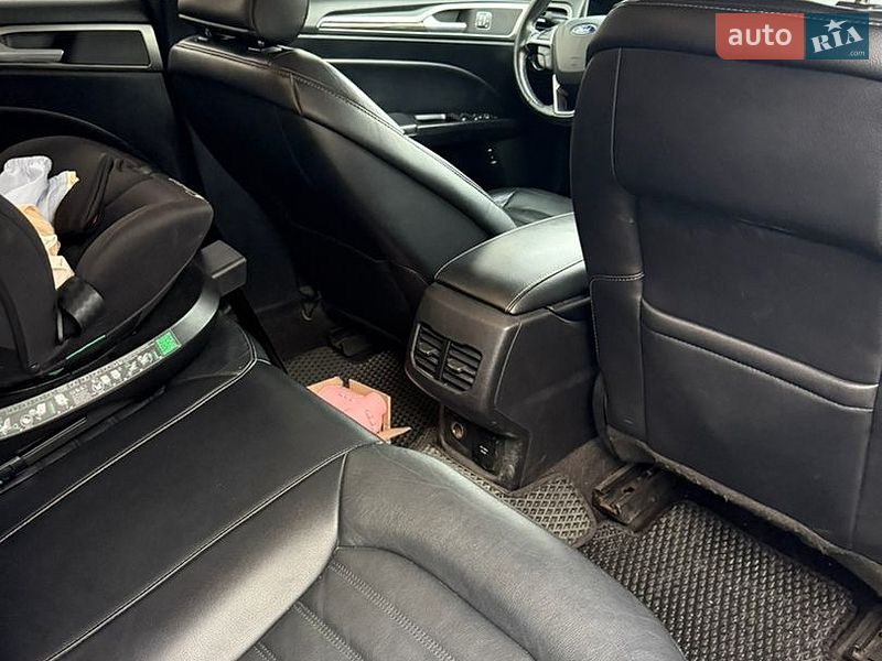 Седан Ford Fusion 2017 в Бурштыне