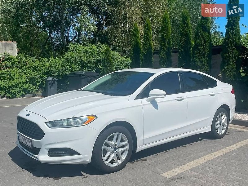Седан Ford Fusion 2015 в Надвірній