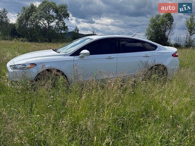Седан Ford Fusion 2015 в Надвірній