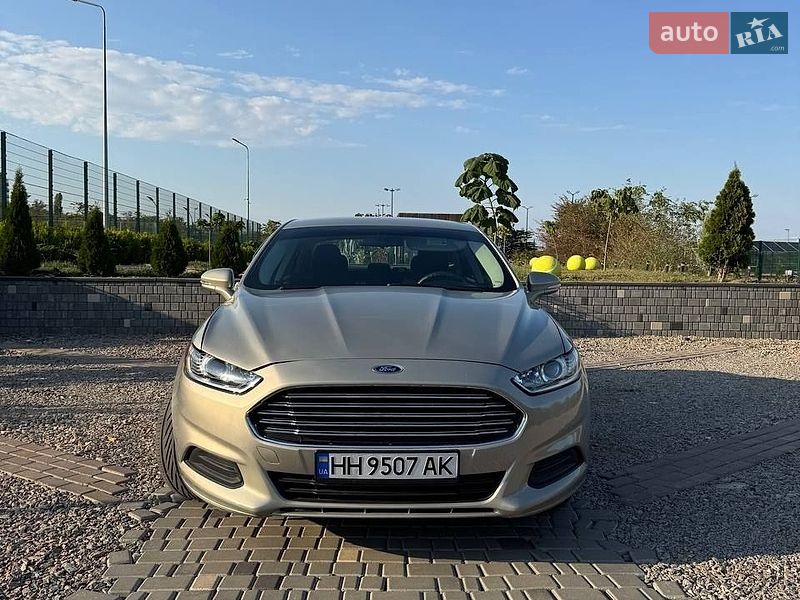 Седан Ford Fusion 2015 в Южном