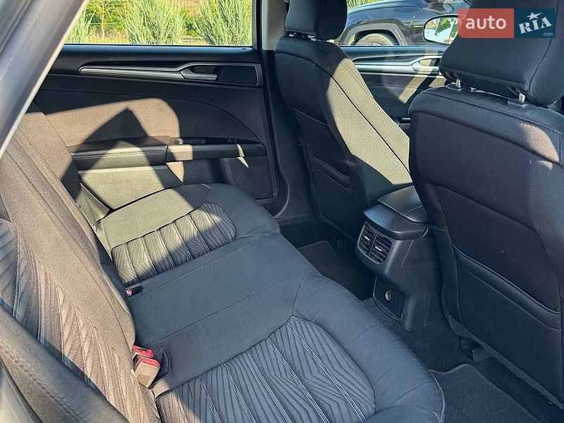 Седан Ford Fusion 2015 в Южном