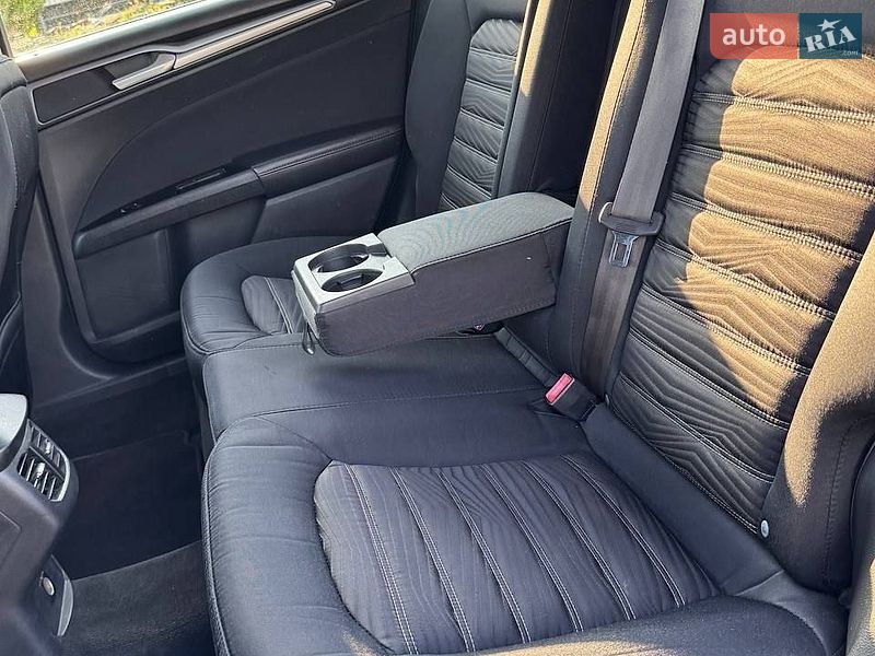 Седан Ford Fusion 2015 в Южном