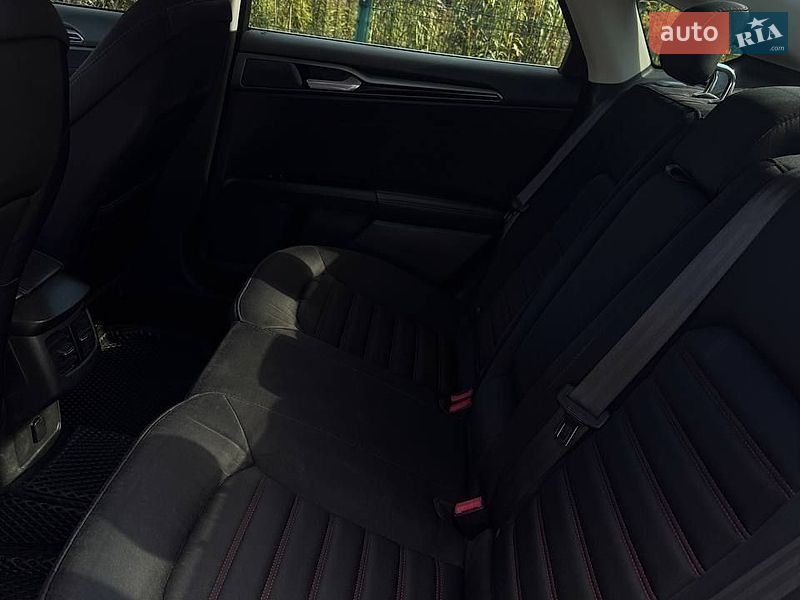 Седан Ford Fusion 2015 в Житомирі