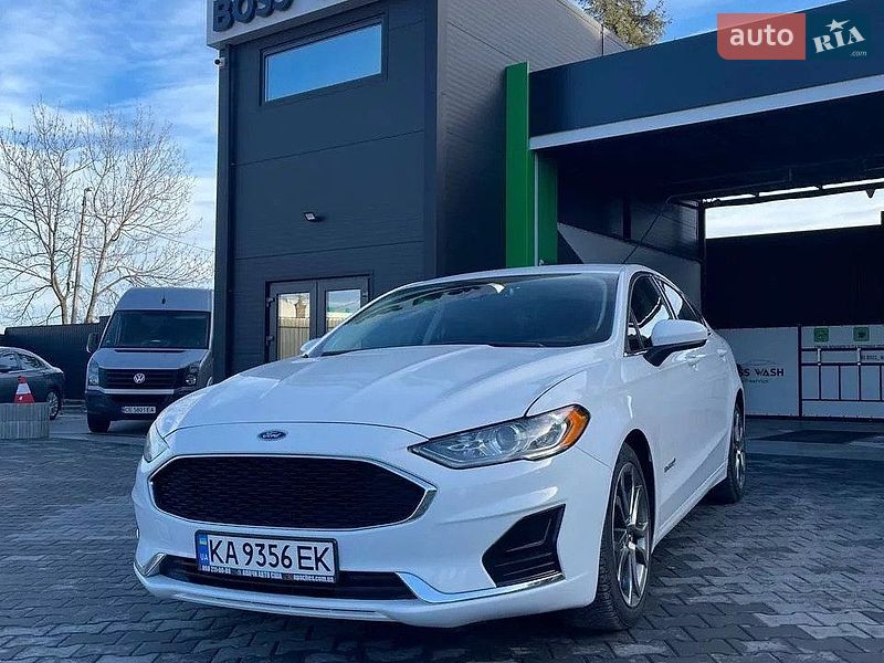 Седан Ford Fusion 2019 в Львові