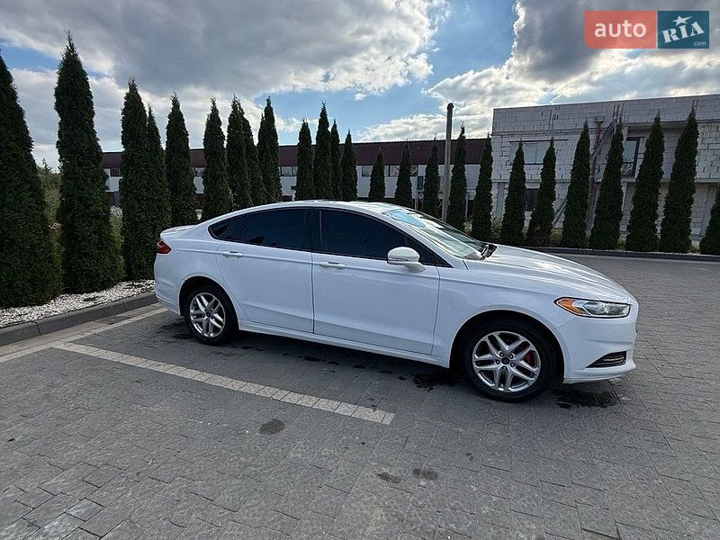 Седан Ford Fusion 2015 в Надвірній