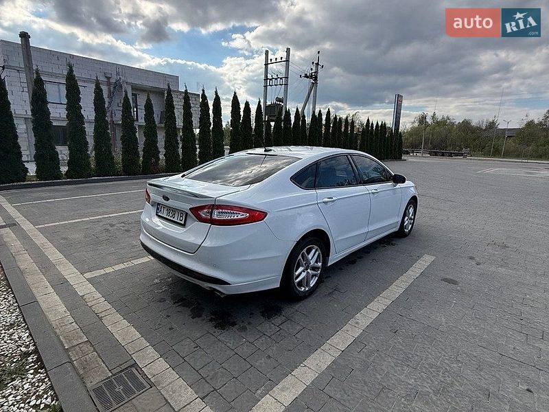 Седан Ford Fusion 2015 в Надвірній