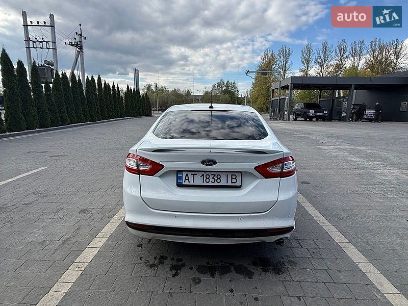 Седан Ford Fusion 2015 в Надвірній