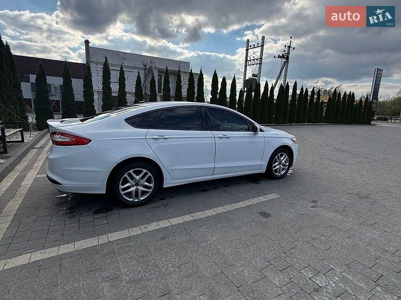 Седан Ford Fusion 2015 в Надвірній