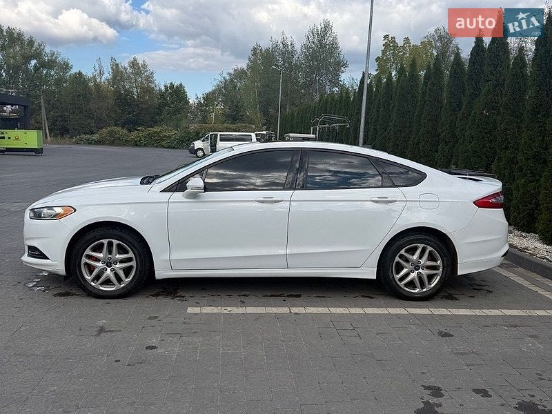 Седан Ford Fusion 2015 в Надвірній