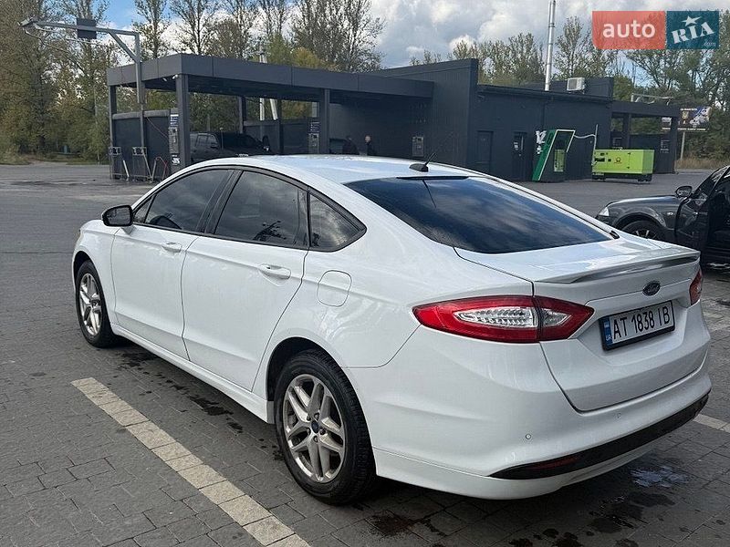 Седан Ford Fusion 2015 в Надвірній