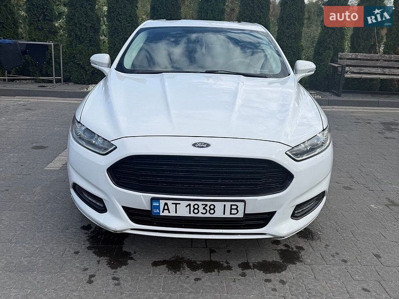 Седан Ford Fusion 2015 в Надвірній