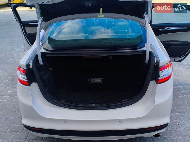 Седан Ford Fusion 2015 в Тернополі
