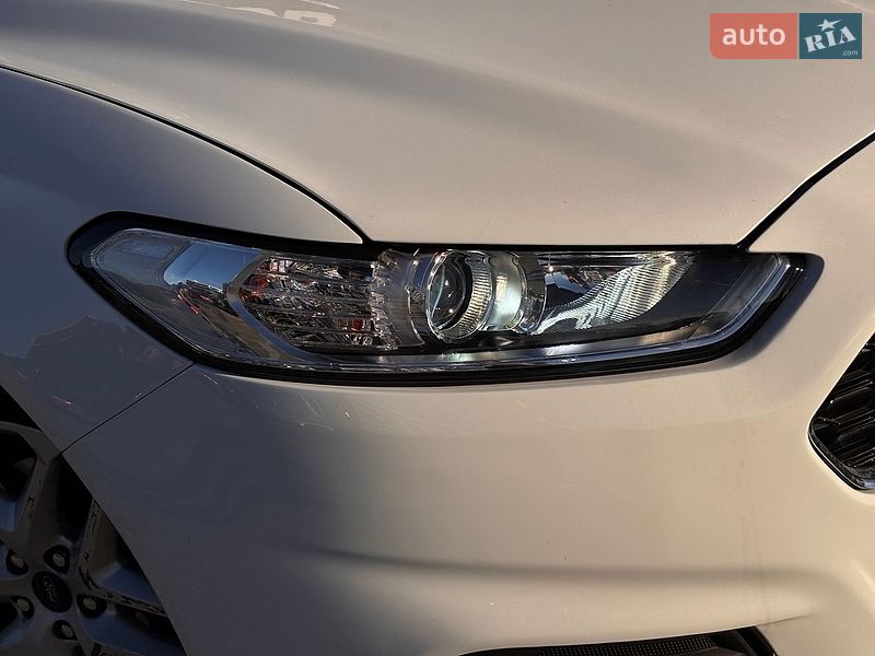 Седан Ford Fusion 2015 в Львове