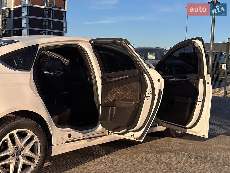 Седан Ford Fusion 2015 в Львове