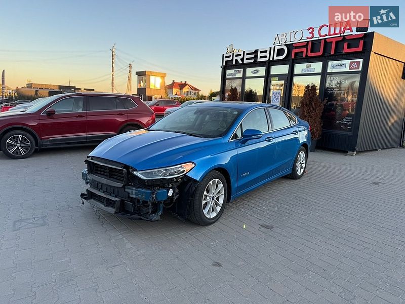 Седан Ford Fusion 2019 в Львове