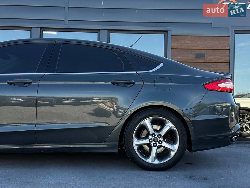 Седан Ford Fusion 2014 в Ровно