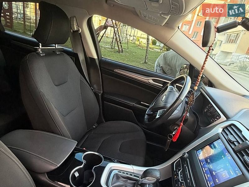 Седан Ford Fusion 2015 в Рівному