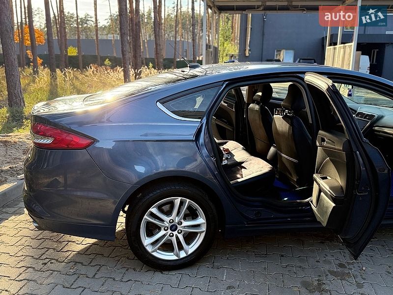 Седан Ford Fusion 2017 в Буче