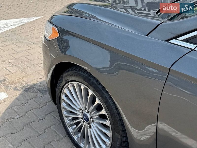 Седан Ford Fusion 2015 в Коростене