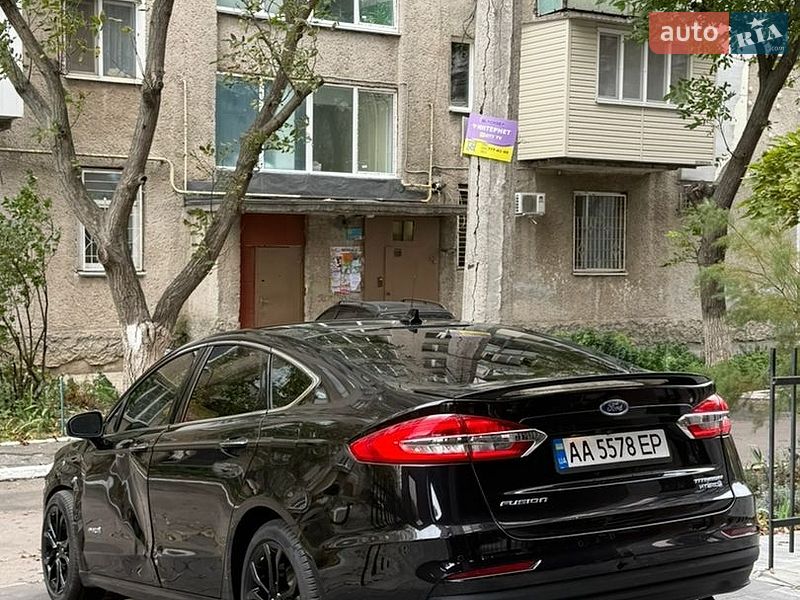 Седан Ford Fusion 2019 в Одесі