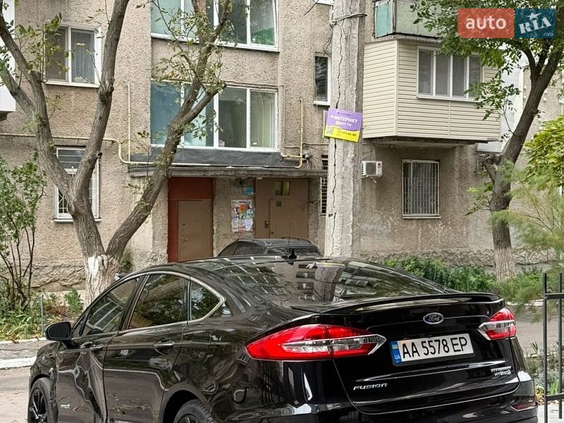 Седан Ford Fusion 2019 в Одесі