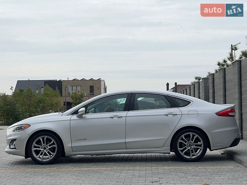 Седан Ford Fusion 2019 в Одесі