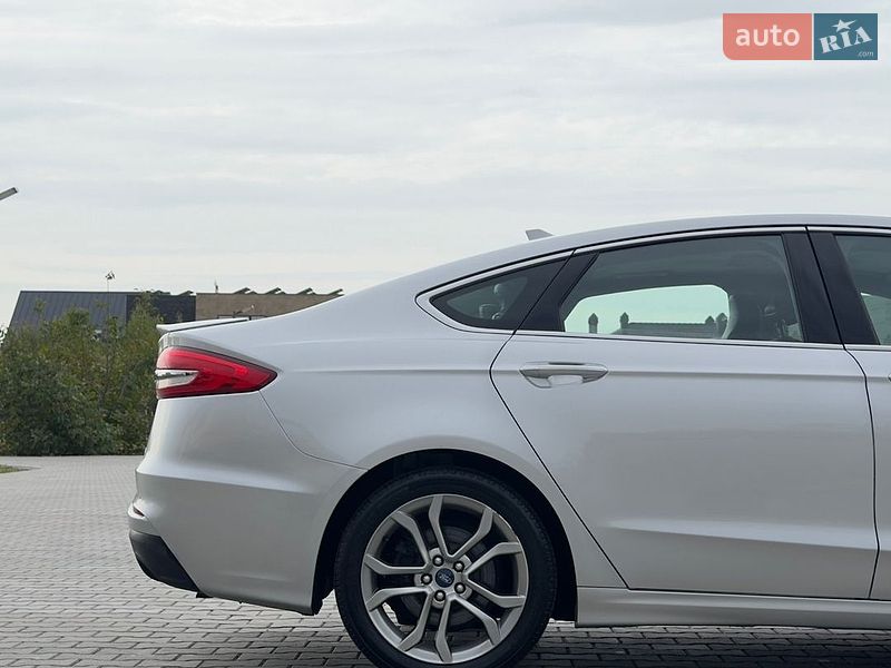Седан Ford Fusion 2019 в Одесі