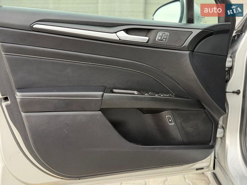 Седан Ford Fusion 2019 в Одесі