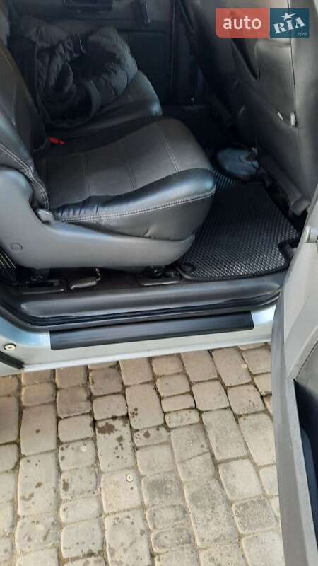 Мінівен Ford Galaxy 2004 в Ужгороді