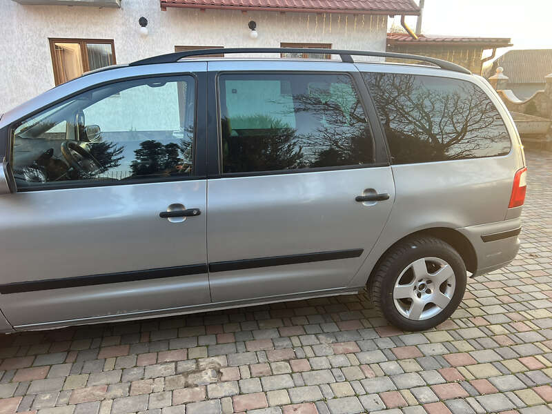 Минивэн Ford Galaxy 2004 в Новоселице