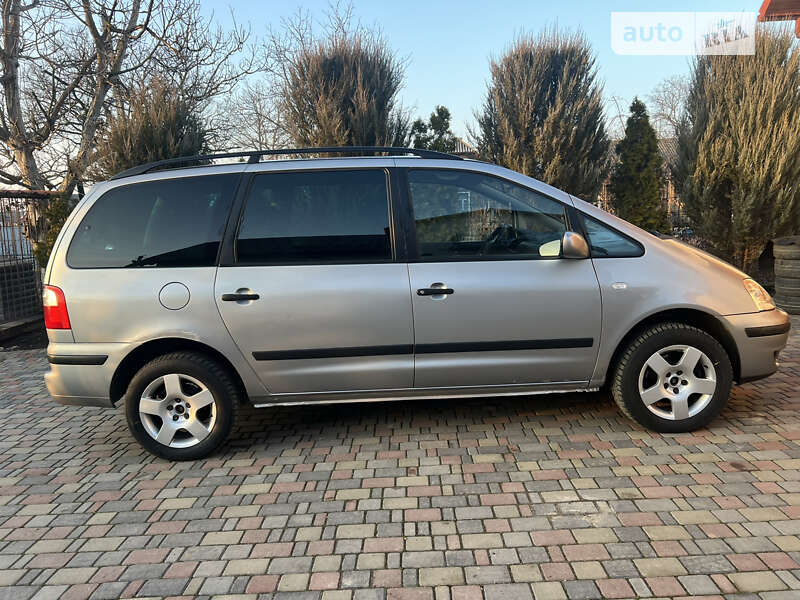 Минивэн Ford Galaxy 2004 в Новоселице