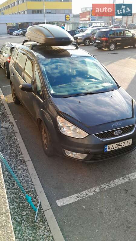 Минивэн Ford Galaxy 2010 в 