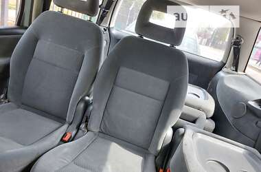 Минивэн Ford Galaxy 2004 в 