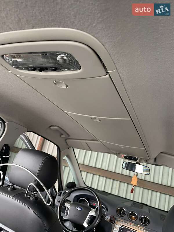 Мінівен Ford Galaxy 2006 в Покрові