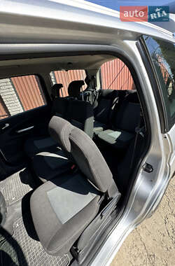 Минивэн Ford Galaxy 2010 в 