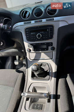Минивэн Ford Galaxy 2010 в 