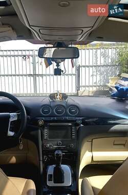 Минивэн Ford Galaxy 2011 в 