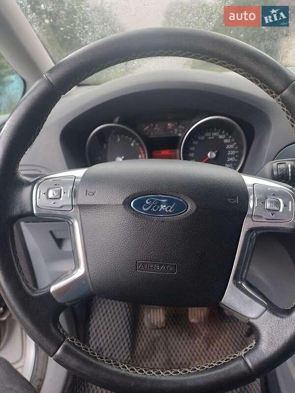 Минивэн Ford Galaxy 2008 в 
