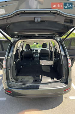 Минивэн Ford Galaxy 2017 в 