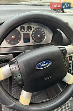 Мінівен Ford Galaxy 2000 в 