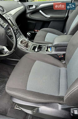Минивэн Ford Galaxy 2011 в 