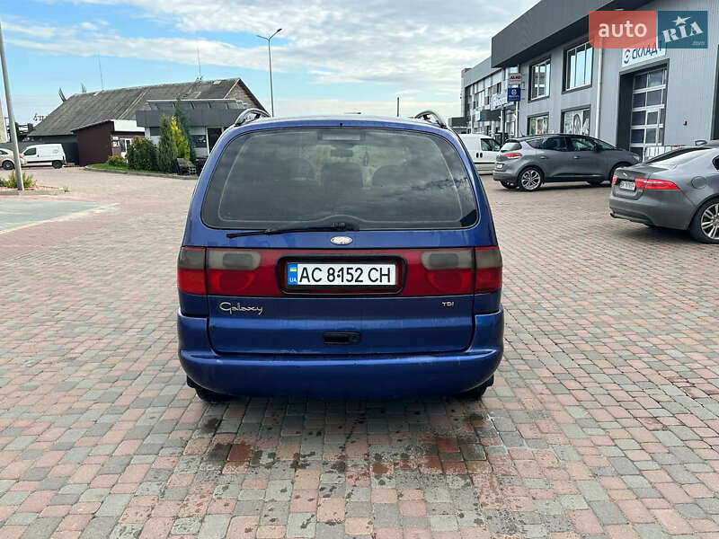 Мінівен Ford Galaxy 2000 в Сарнах