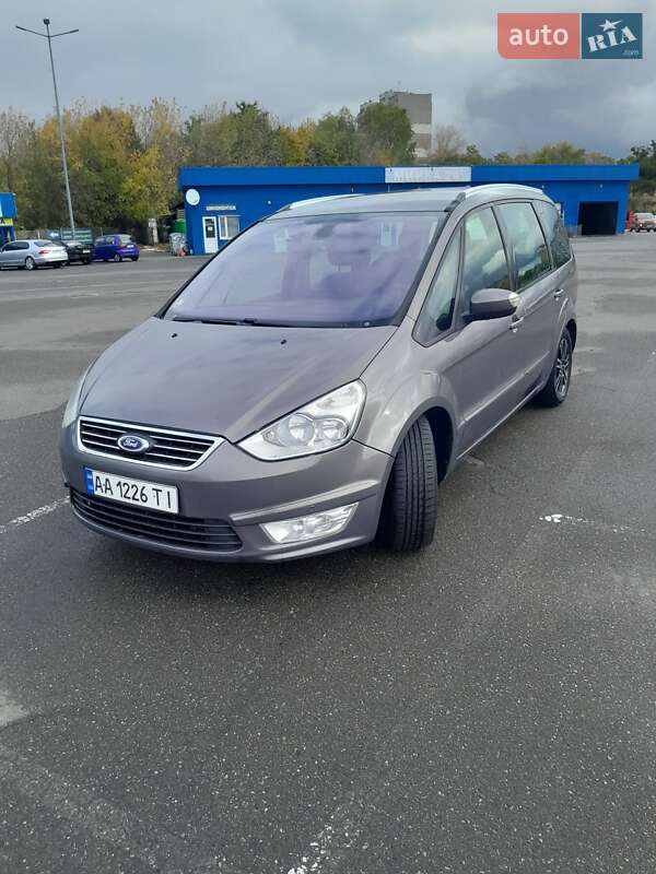 Минивэн Ford Galaxy 2013 в 