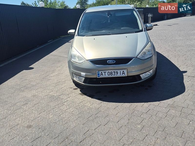 Минивэн Ford Galaxy 2009 в Долине
