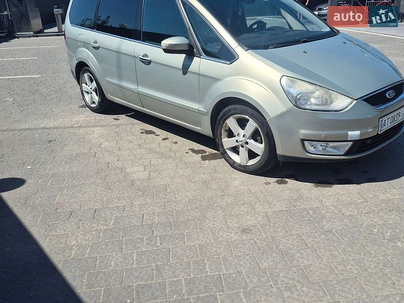 Минивэн Ford Galaxy 2009 в Долине